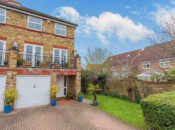5 Bedroom End of Ter...